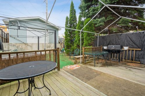 2056 Cermak Rd, Chicago IL 60623-2935 exterior