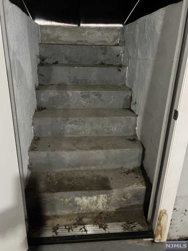 86 Bloomfield Ave, Edison NJ  08837-3324 exterior