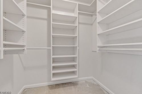 11 Bakley Ter, Town Center NJ  07052-2169 exterior