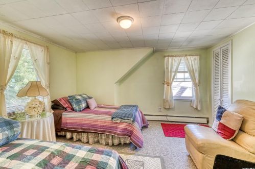 551 18 St, Babylon NY 11704-2206 exterior