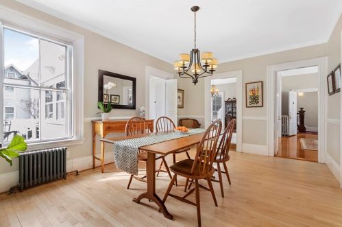 42 Maple St, Newton MA 02458-1712 exterior