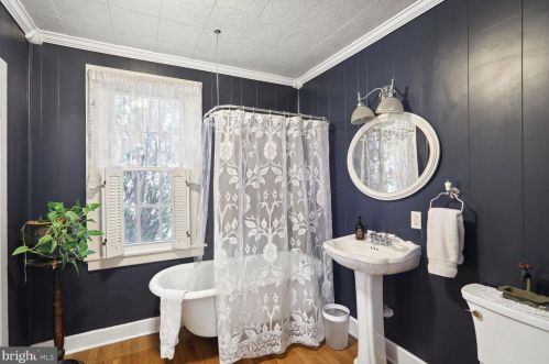 407 Howard St, Riverton NJ 08077-1328 exterior