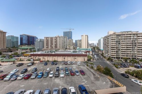 1655 Kanunu St, Honolulu HI 96814-3246 exterior