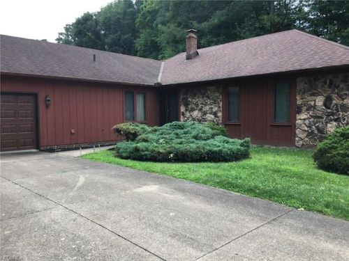 6720 Strathmore Dr, Cleveland, OH 44125-5519