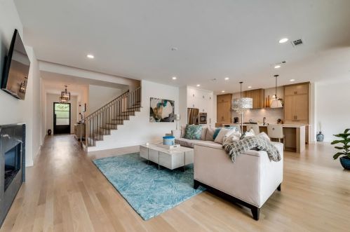 8518 Glencrest Ln, Dallas TX  75209-2632 exterior