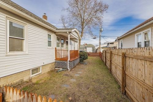 32 Monrovia St, Springfield MA 01104-3113 exterior