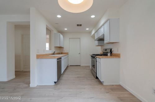 6419 Sunrise Vly Dr, Tucson AZ 85706-4979 exterior