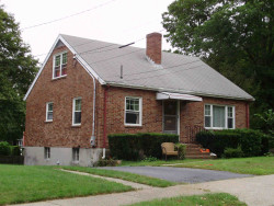 26 Owatonna St, Newton, MA 02466-1411