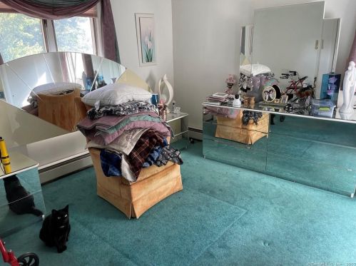 15 Bernardino Ave, Enfield CT 06082-1843 exterior