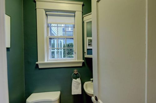 166 Arlington Ave, Providence RI 02906-2331 exterior