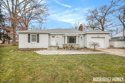 2168 Manitou Cir, Meskegon, MI 49441-4210