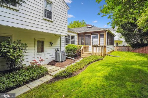 5461 Marlin St, Rockville, MD 20853-3608