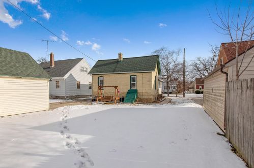 1328 20th St, Manitowoc, WI 54220-5643