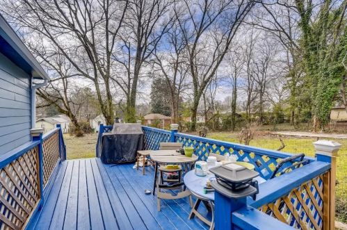 1076 Mayson Turner Rd, Atlanta GA 30314-2849 exterior