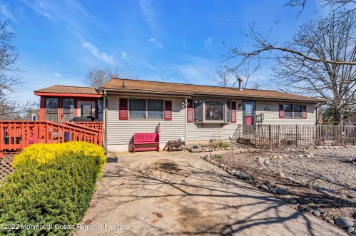 1968 Sweetwood Dr, Lacey, NJ 08731-3144