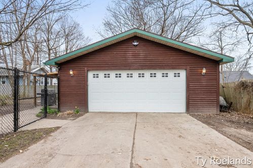 919 Leonard St, Grand Rapids MI 49504-4153 exterior