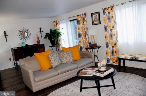 6 Rebecca Ct, Trenton NJ 08628-3339 exterior