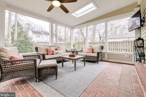 2122 Rampart Dr, Alexandria VA exterior