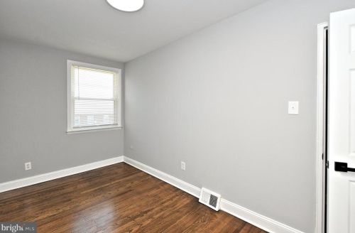 8721 Jackson St, Philadelphia PA 19145-2427 exterior