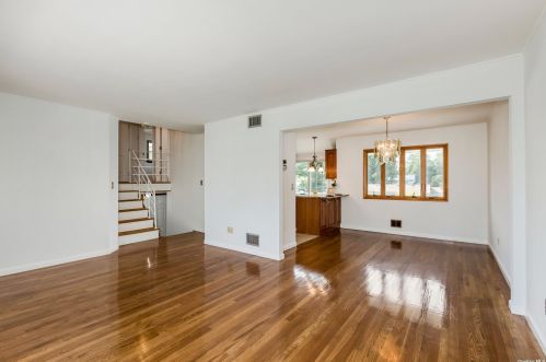 6 Gaymor Ln, Commack NY 11725-1305 exterior