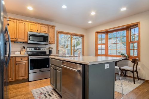 1010 Central Ave, Meskegon MI  49445-2947 exterior