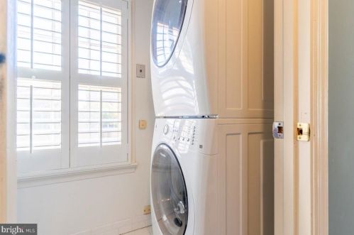 411 Fairfax St, Alexandria VA 22314-3809 exterior