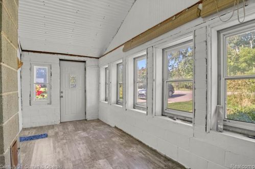 1787 Sashabaw Rd, Brandon MI  48462-9163 exterior