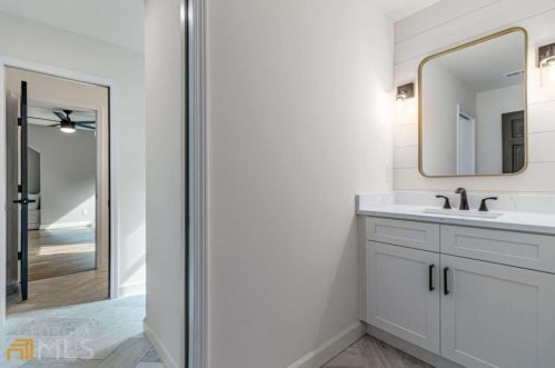 6160 Heards Creek Dr, Atlanta GA  30328-3635 exterior