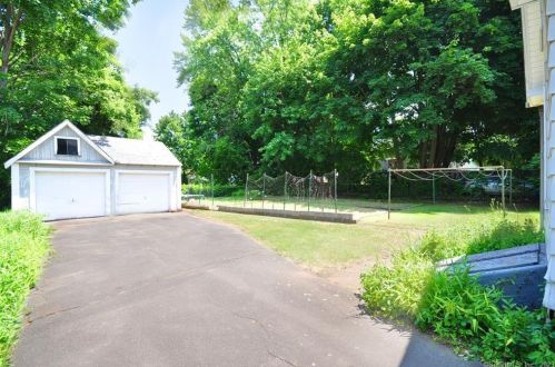 34 Windsor St, Enfield CT 06082-2815 exterior