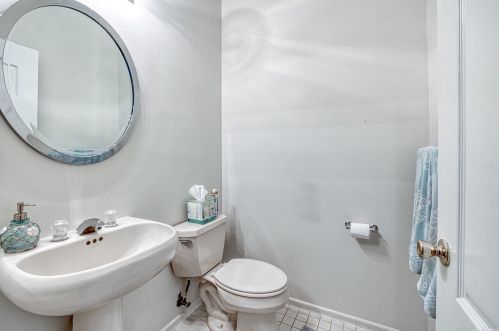 79 Windwatch Dr, Hauppauge NY 11788-3348 exterior