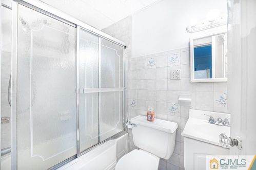 404 Avenel St, Avenel NJ 07001-1709 exterior