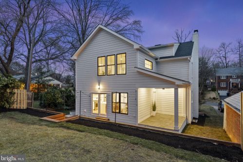 2706 Valley Dr, Alexandria VA  22302-2845 exterior