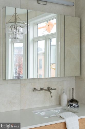 516 21 St, Philadelphia PA 19130-1401 exterior