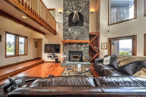 22 Ajellos Farm Rd, Seymour CT 06483-2362 exterior