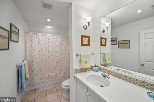 580 Mermaid Ln, Philadelphia PA 19118-4026 exterior