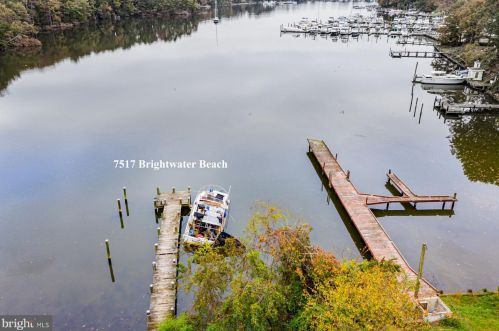 7515 Brightwater Bch Rd, Glen Burnie MD 21060-8410 exterior