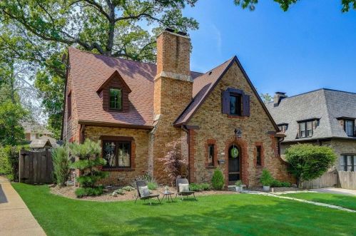 4779 Newhall St, Milwaukee, WI 53211-1156