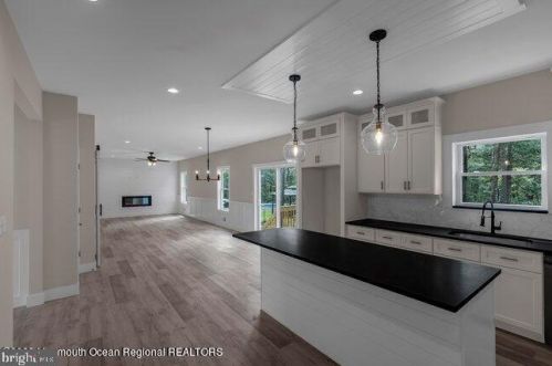 431 Virginia Ave, Berkeley Township NJ 08721-2811 exterior