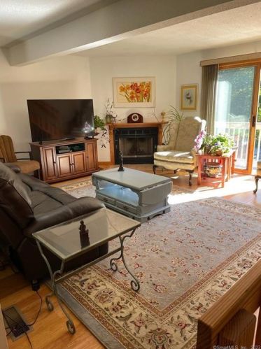 29 Moss Ave, Seymour, CT 06483-3542