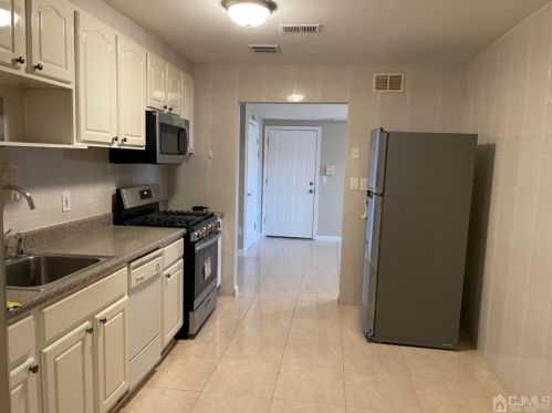 231 College Dr, Edison NJ 08817-5935 exterior