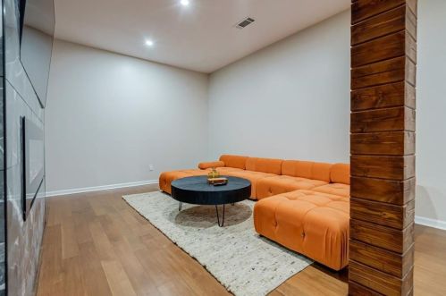 620 Colebrook Ct, Atlanta GA  30327-4710 exterior