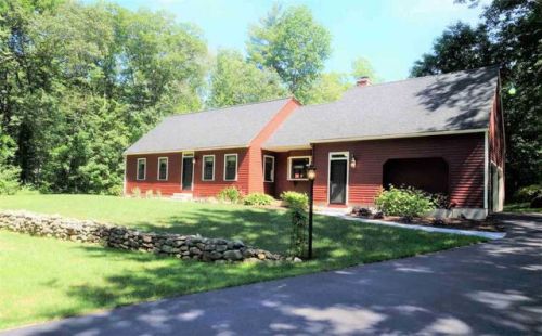 26 Rocky Point Dr, Concord, NH 03304-4112