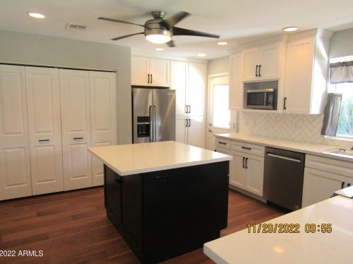 8211 1st Ave, Phoenix AZ  85021-5501 exterior