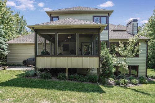 2068 Tall Pne Dr, Grand Rapids MI 49546-7923 exterior