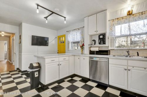 615 Burcham Dr, East Lansing MI 48823-2746 exterior