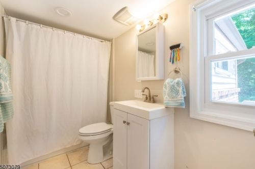 12 Fiddlers Elbow Trl, Kinnelon NJ  07405-2812 exterior