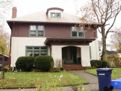 22 Hollis St, Newton, MA 02458-2010