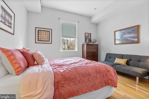 1019 19 St, Philadelphia PA 19146-2938 exterior