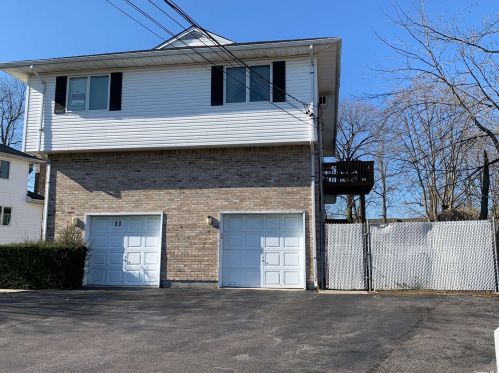 11 Claire Ct, Babylon NY  11704-7310 exterior