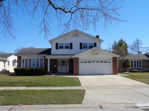 505 Bell Dr, Des Plaines, IL 60016-2732